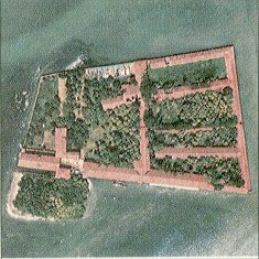 Veduta aerea dell'isola del Lazzaretto vecchio