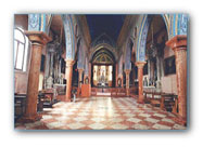 Veduta della navata centrale della chiesa di S. Lazzaro