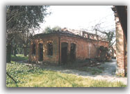 Vecchio edificio abbandonato e cadente - 1998