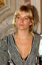 Clicca per visualizzare l'immagine Sienna Miller2.jpg ad alta risoluzione