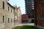 Clicca per visualizzare l'immagine malamocco piazza chiesa.jpg ad alta risoluzione