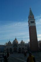 Clicca per visualizzare l'immagine campanile e basilica.jpg ad alta risoluzione