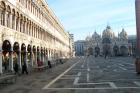 Clicca per visualizzare l'immagine procuratie e basilica.jpg ad alta risoluzione