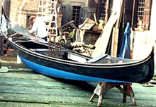 Una gondola in costruzione